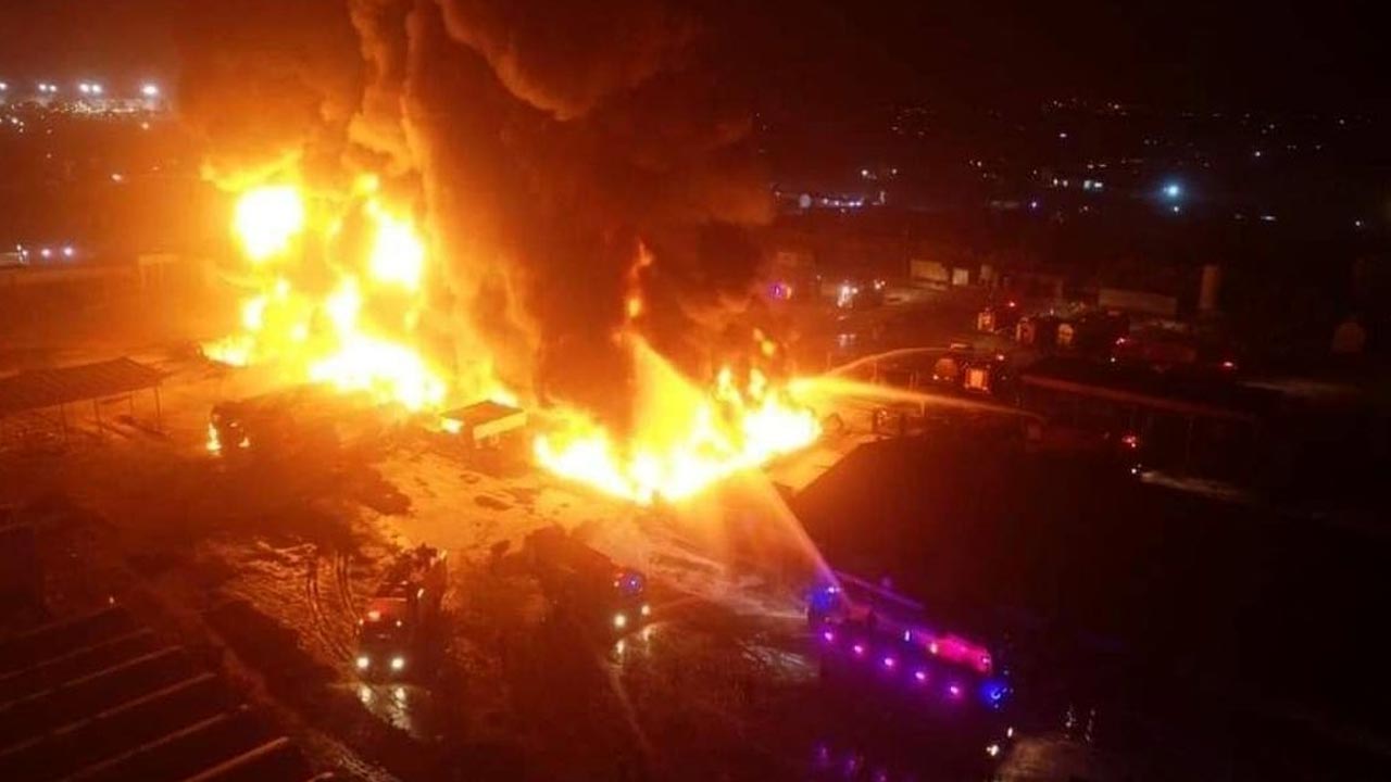 ئاگرکەوتنەوە لە پاڵاوگەیەکی قیر لە نزیکی شاری هەولێر