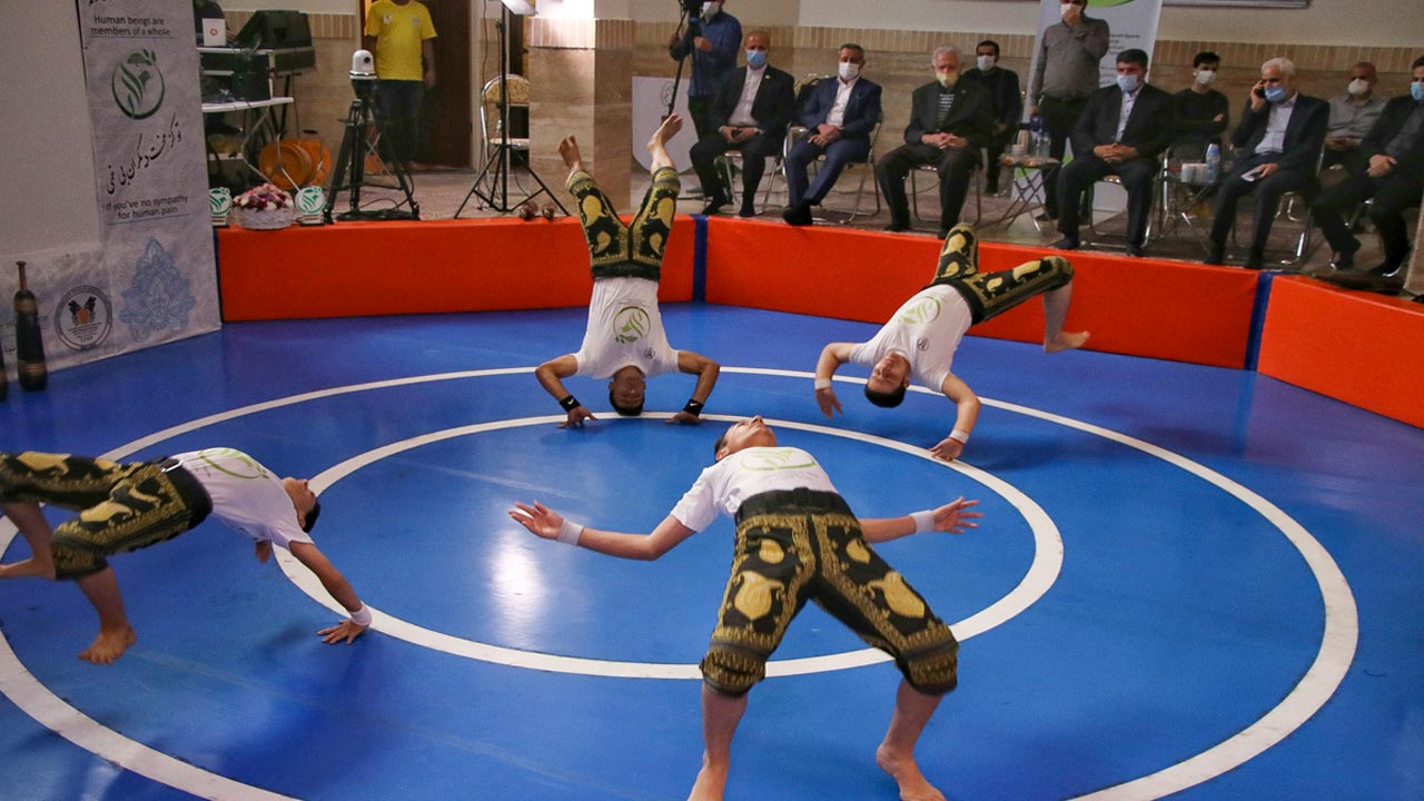 پاڵەوانەتی ئێران لە کێبەرکێ زۆرخانەیەکان دا